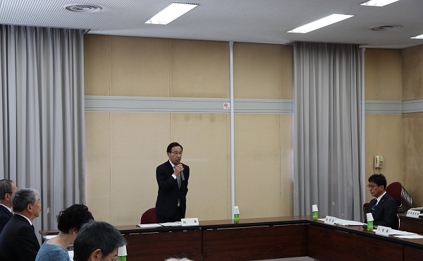 令和6年度第1回京都府総合教育会議に出席する知事