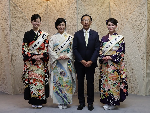 「2024京都・ミスきもの」の表敬訪問に出席する知事