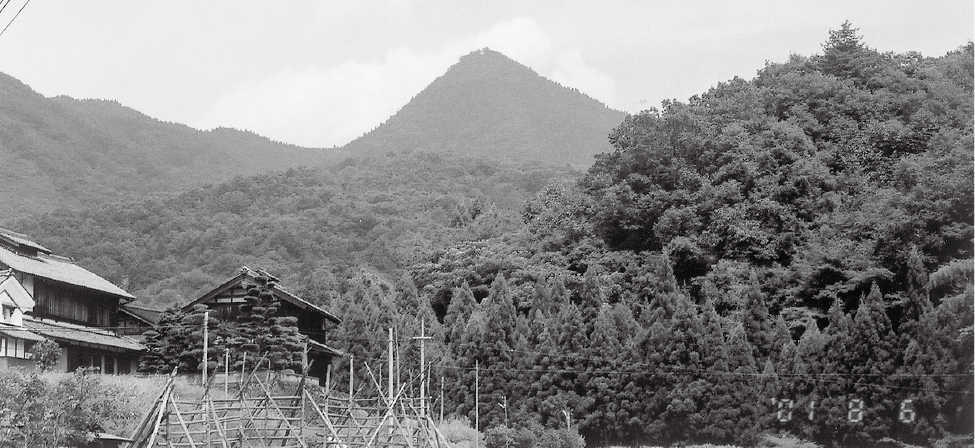綾部市 於与岐側より弥仙山を望む