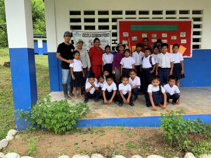 先住民自治区の小学校にて